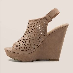 Chinese Laundry Taupe Suede Wedges